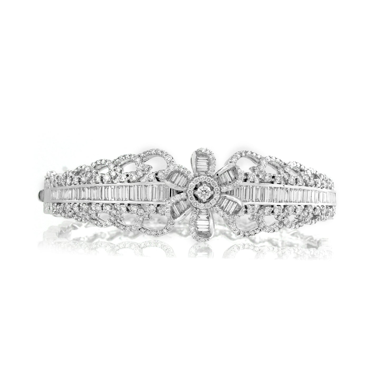 18K White Diamond Baguette Diamond Floral Bracelet