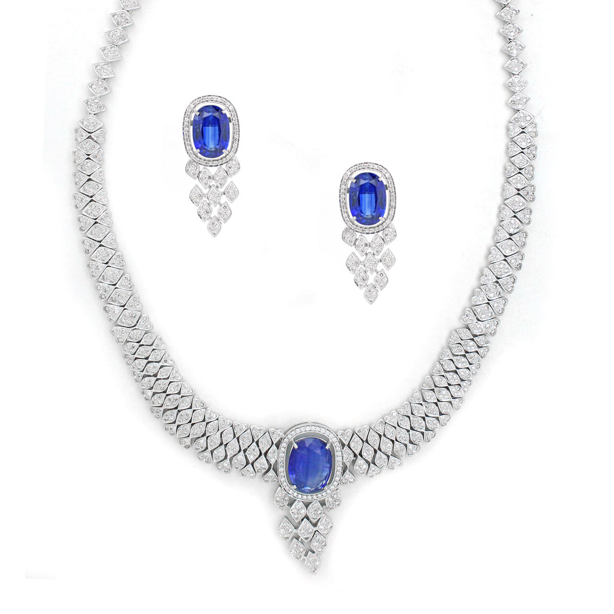 18K Gold White Diamond Link Necklace Set featuring oval Kynites