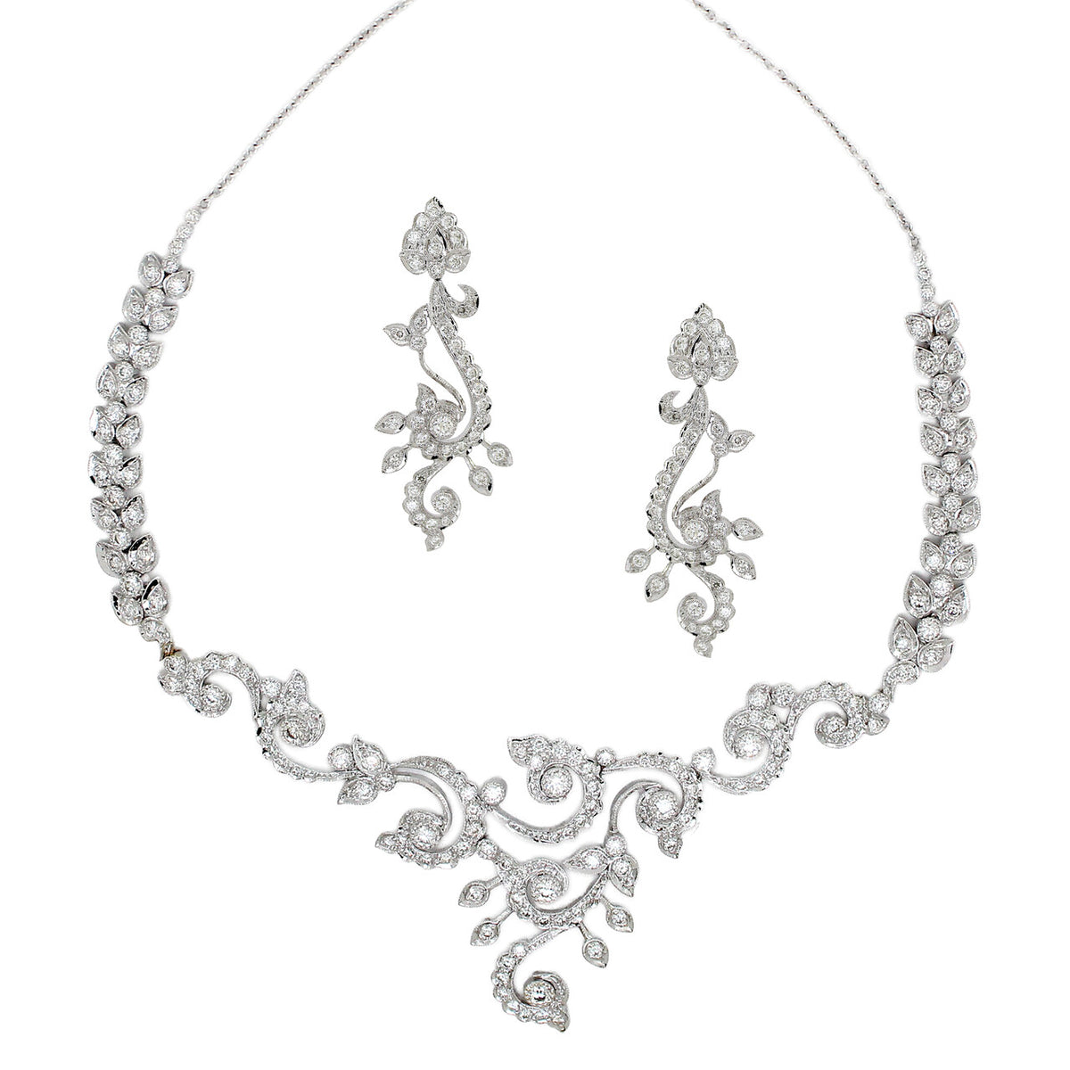 18K Gold White Diamond Floral Necklace with Round Centerpiece