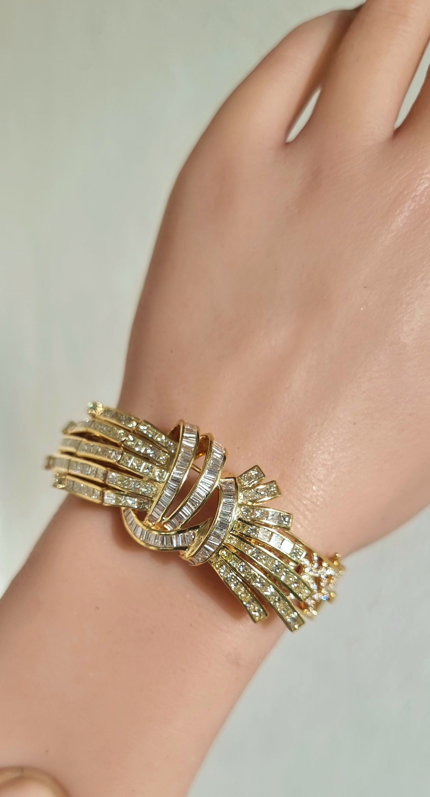 18K Gold White baguette Diamond Bangle