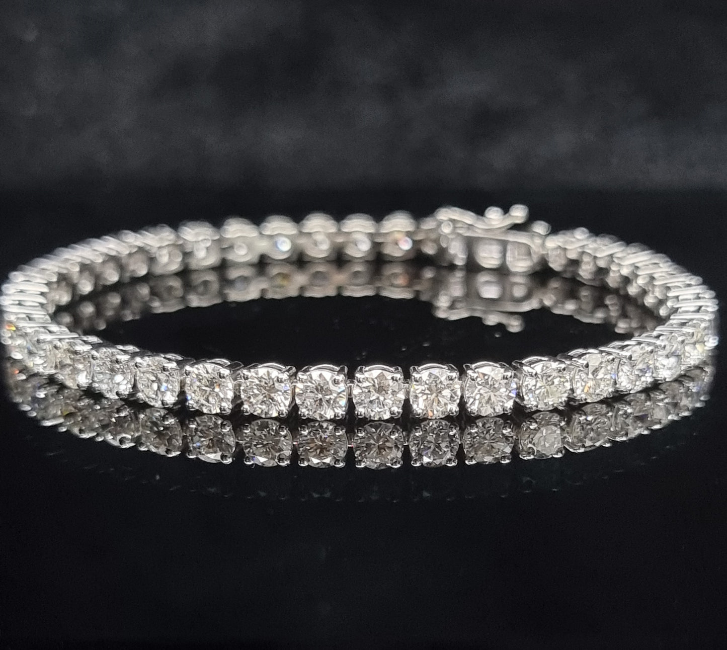 8.5 Carats Diamond Tennis Bracelet weighing 15.06 gms in 18K