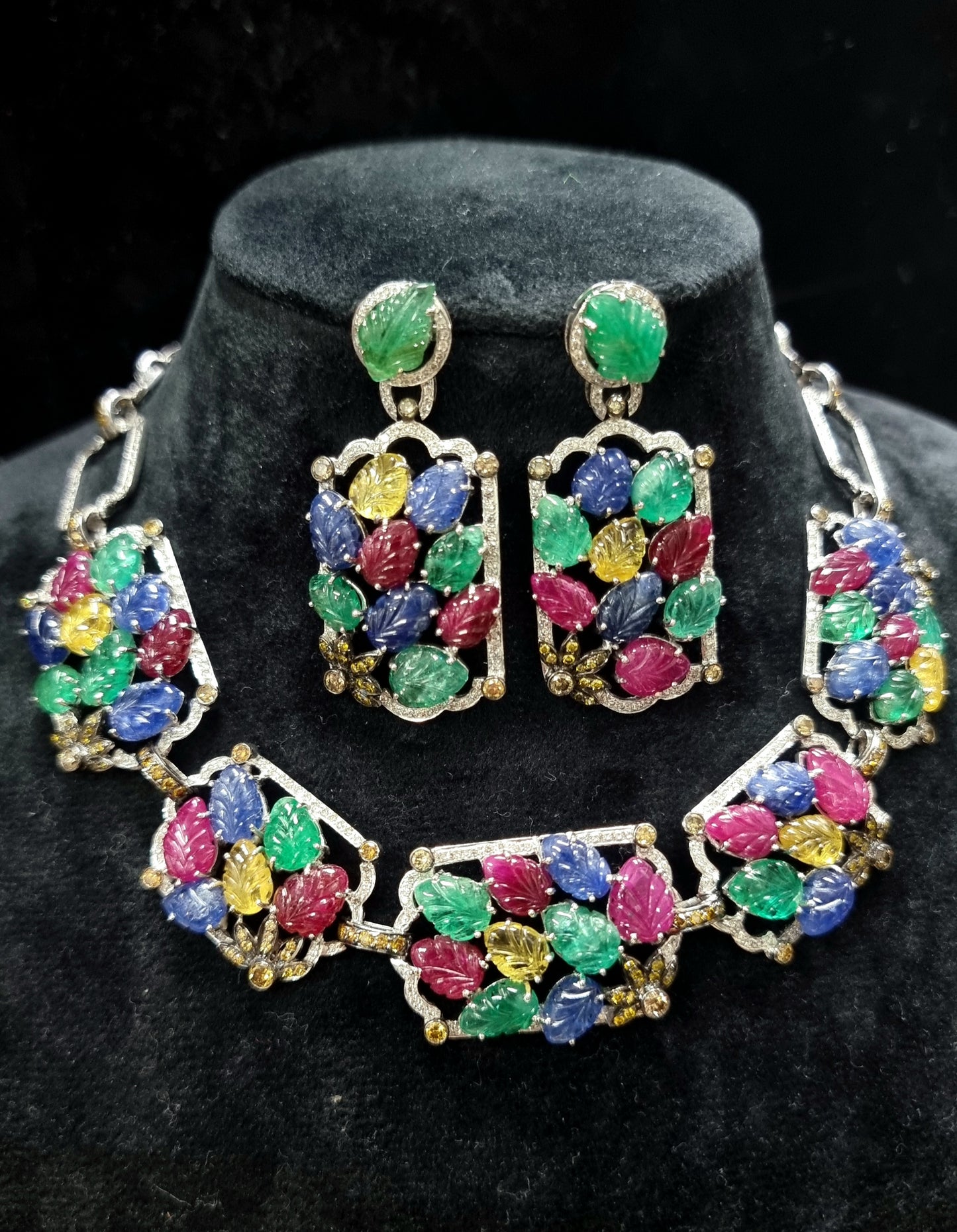 18K Gold Emerald Diamond Floral Necklace Set
