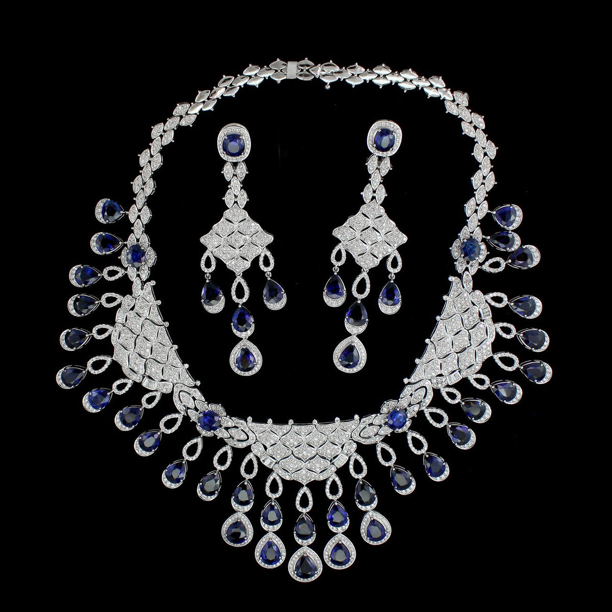18K Gold White Diamond Halo Necklace Set with Sapphire
