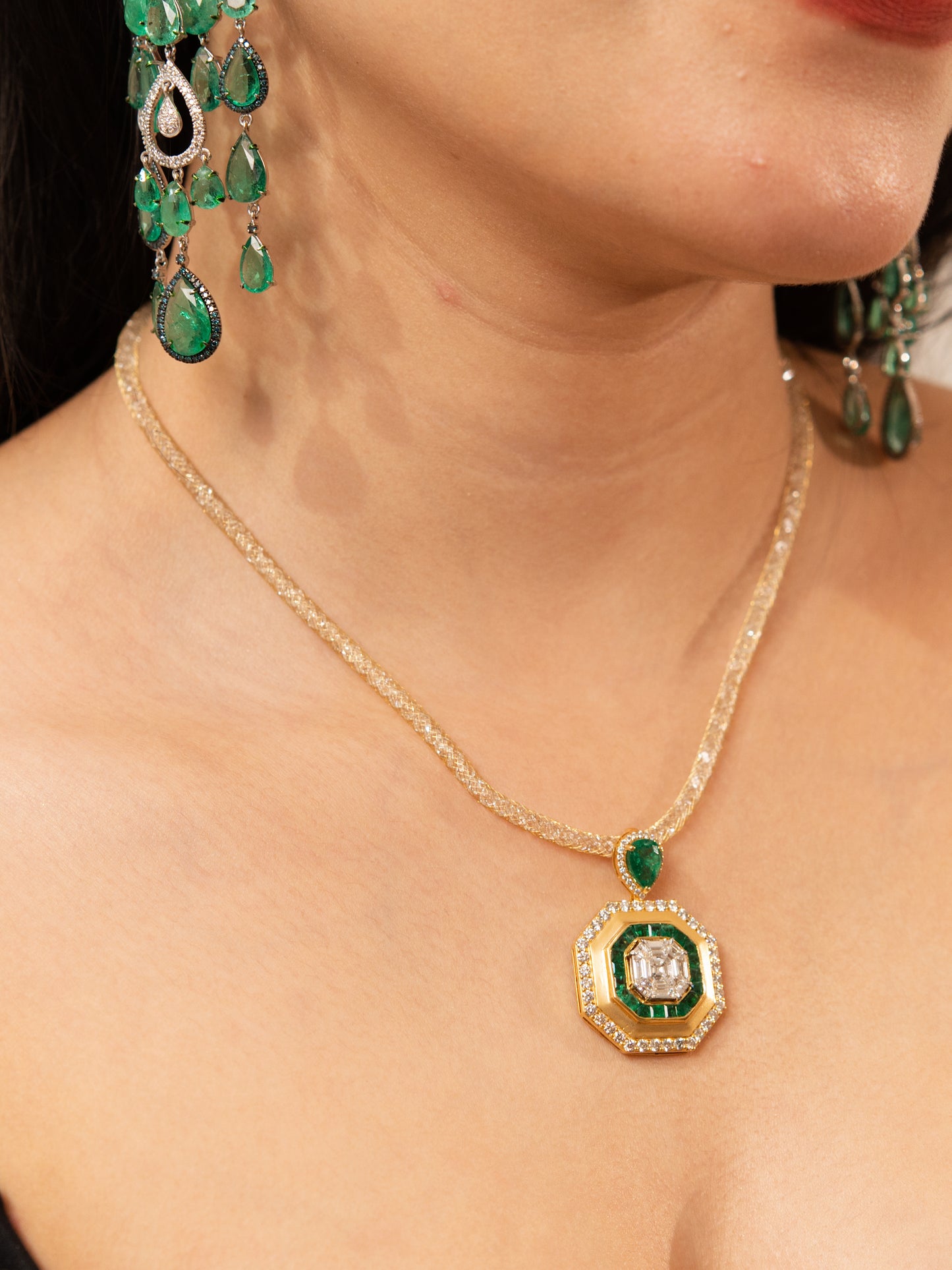 Emerald & Diamond Halo Pendant in 18k gold – Vintage Octagonal Statement Design