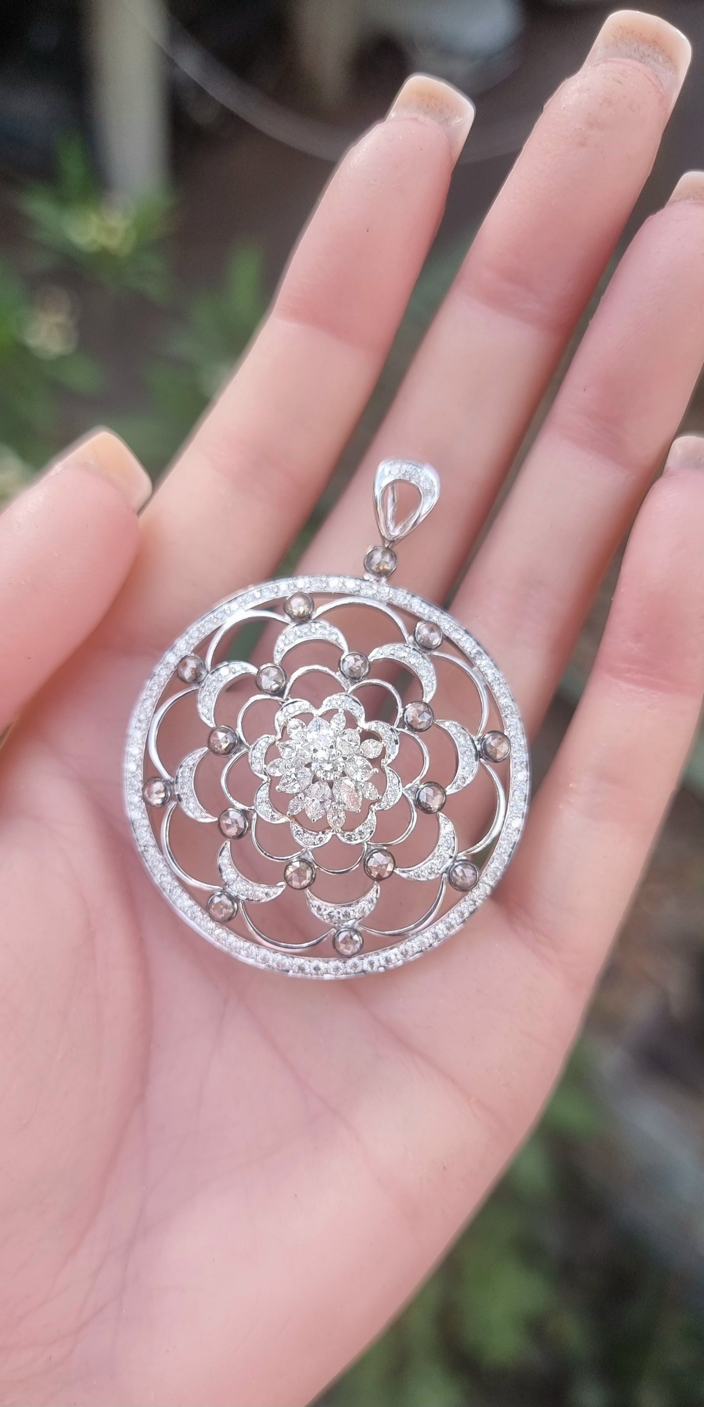 18K White Diamond Floral Pendant round cluster 16.51 grams