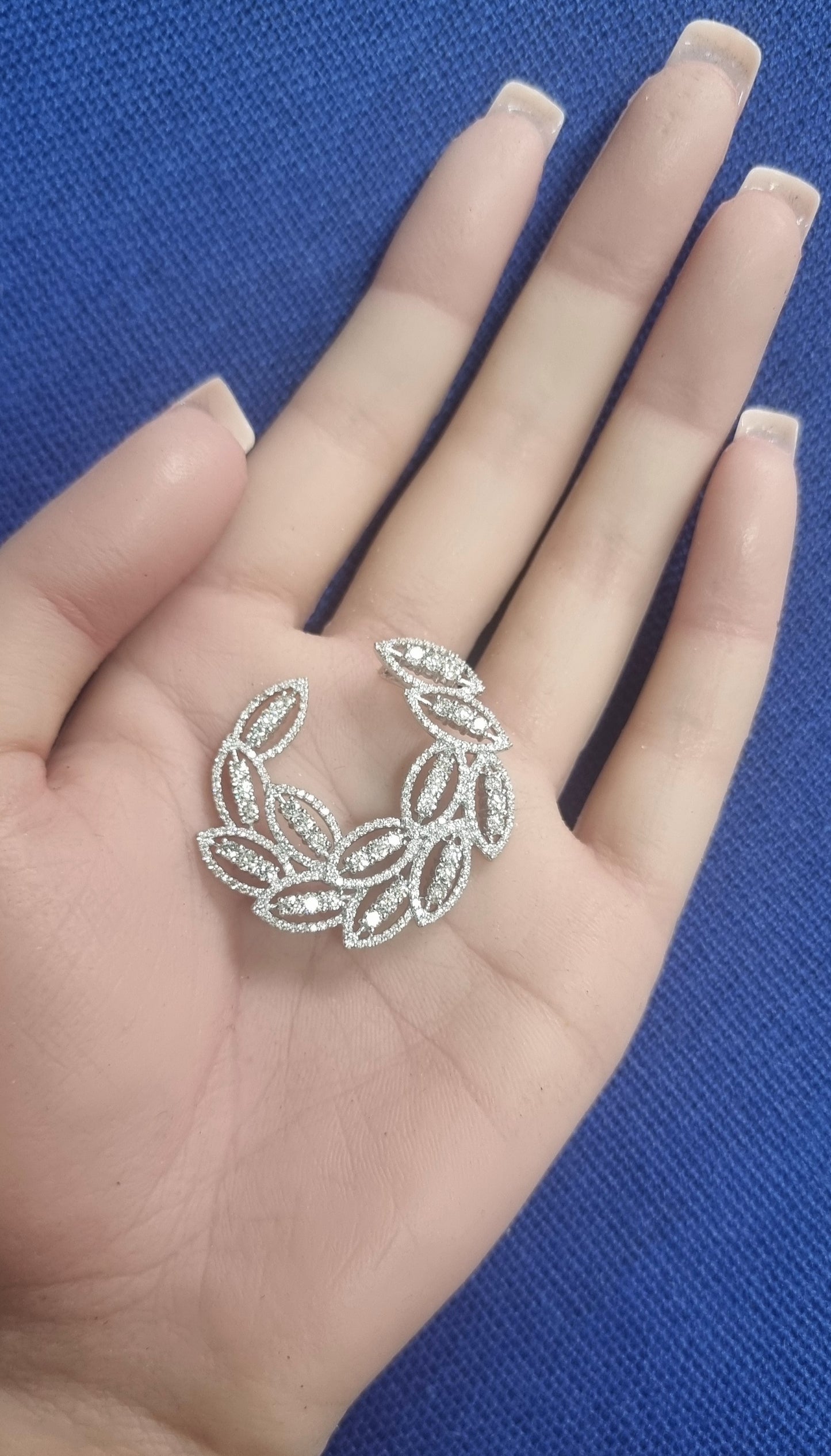 2.85 ct Round White Diamond Pendant in 18K Gold