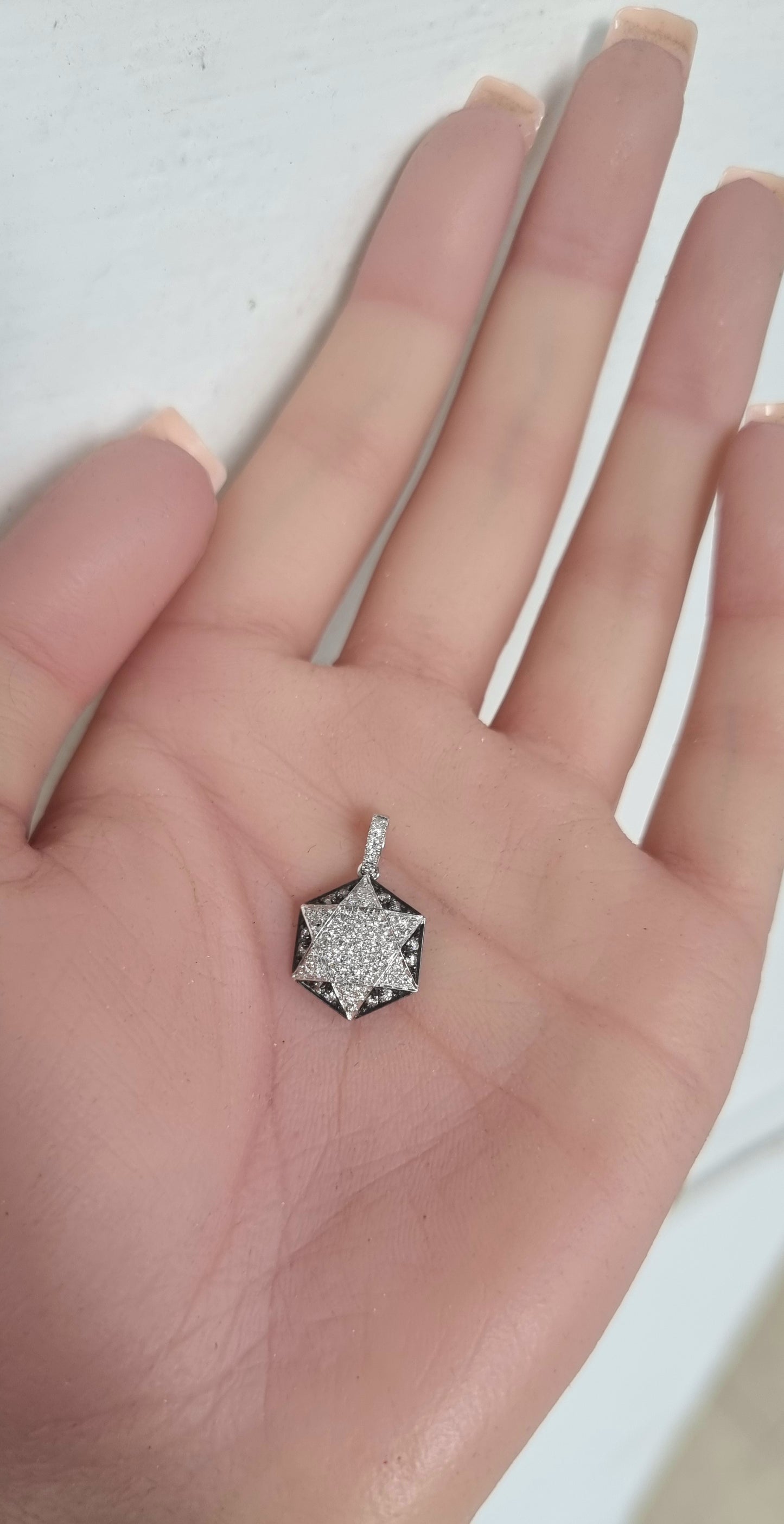 0.51 ct Round White Diamond Pendant in 18K Gold