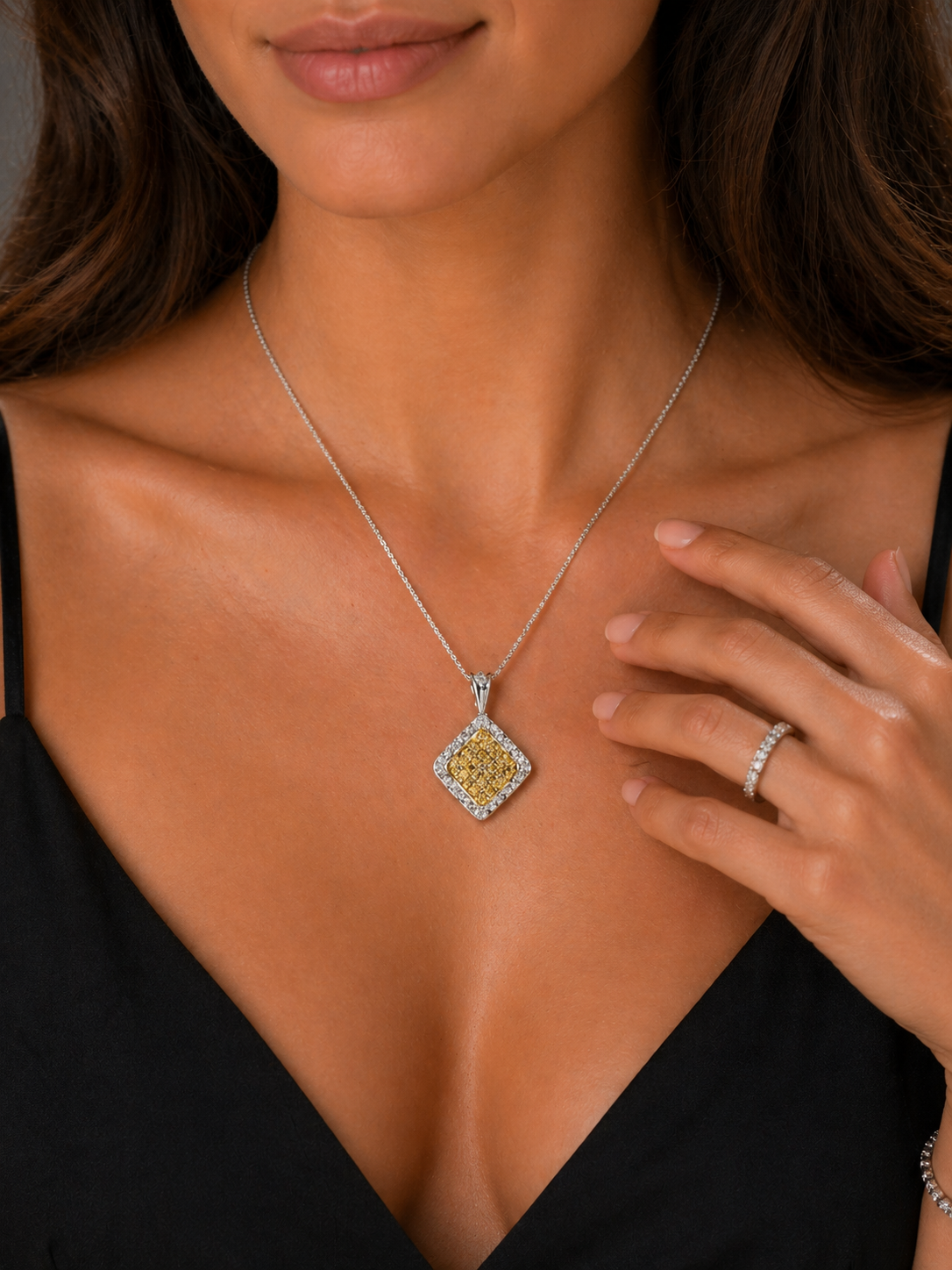 18K Gold Mix Color Diamond Halo Pendant Round 4.51g