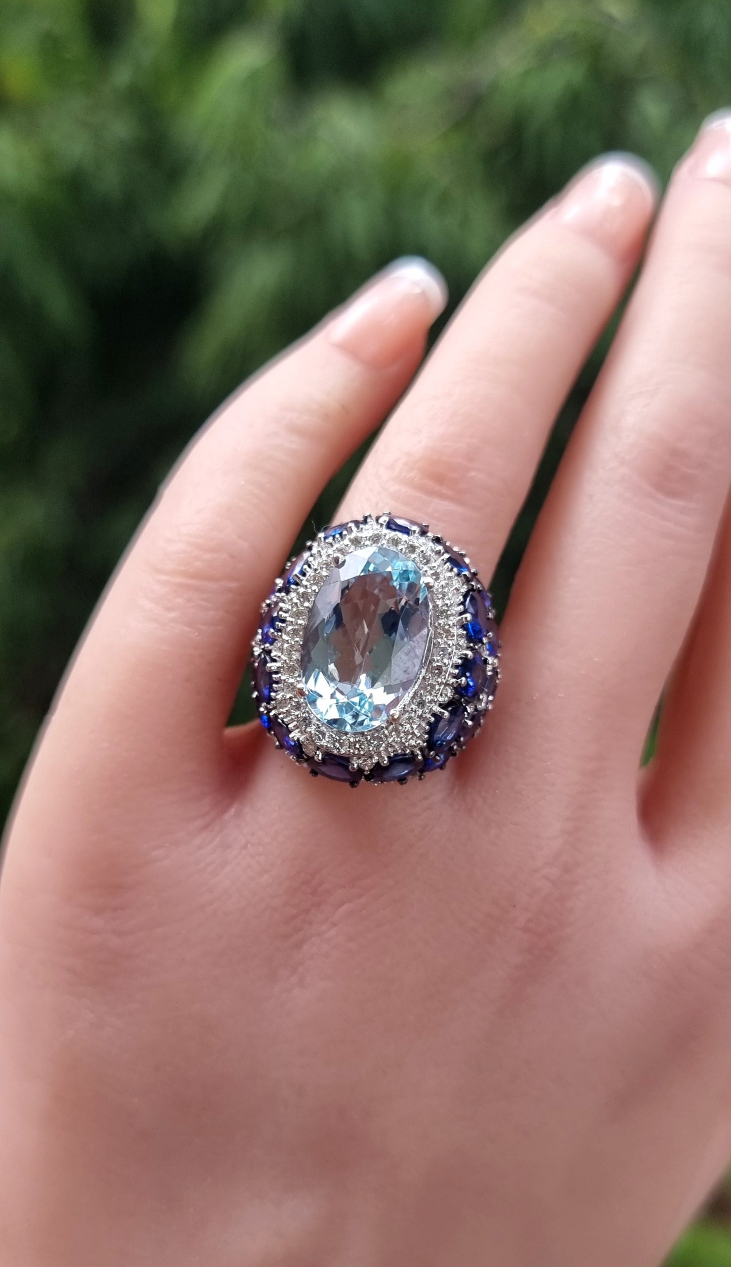 1.69 ct Oval Sapphire with White Diamond Ring in 18K Gold
